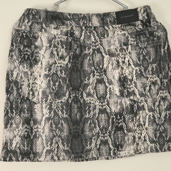Zara Denim Snakeskin Pattern Jean Skirt - Picture 4 of 8